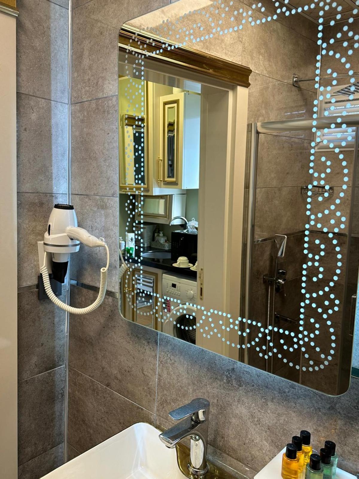 Whitemoon Hotel Suites Taksim อิสตันบูล ภายนอก รูปภาพ